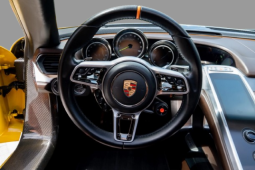 
										2015 Porsche 918 Spyder full									